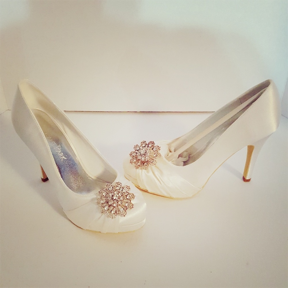 ELEGANT PARK - RHINESTONE BEJEWELED PLATFORM HEEL